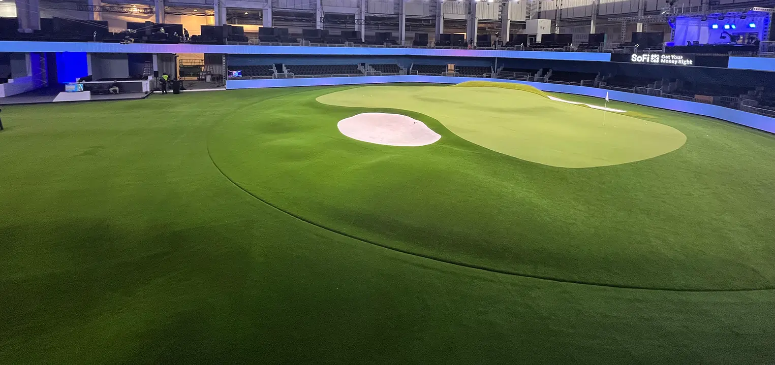 Commercial indoor golf green installed by SYNLawn